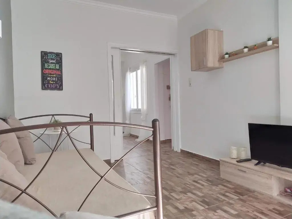 Athena's Home, Sunny Balkony 100m from metro!