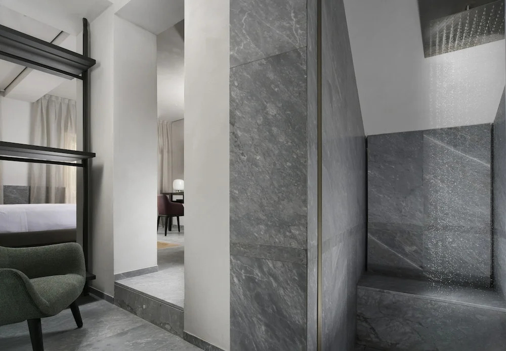 The Bank Hotel - Etruria Collection