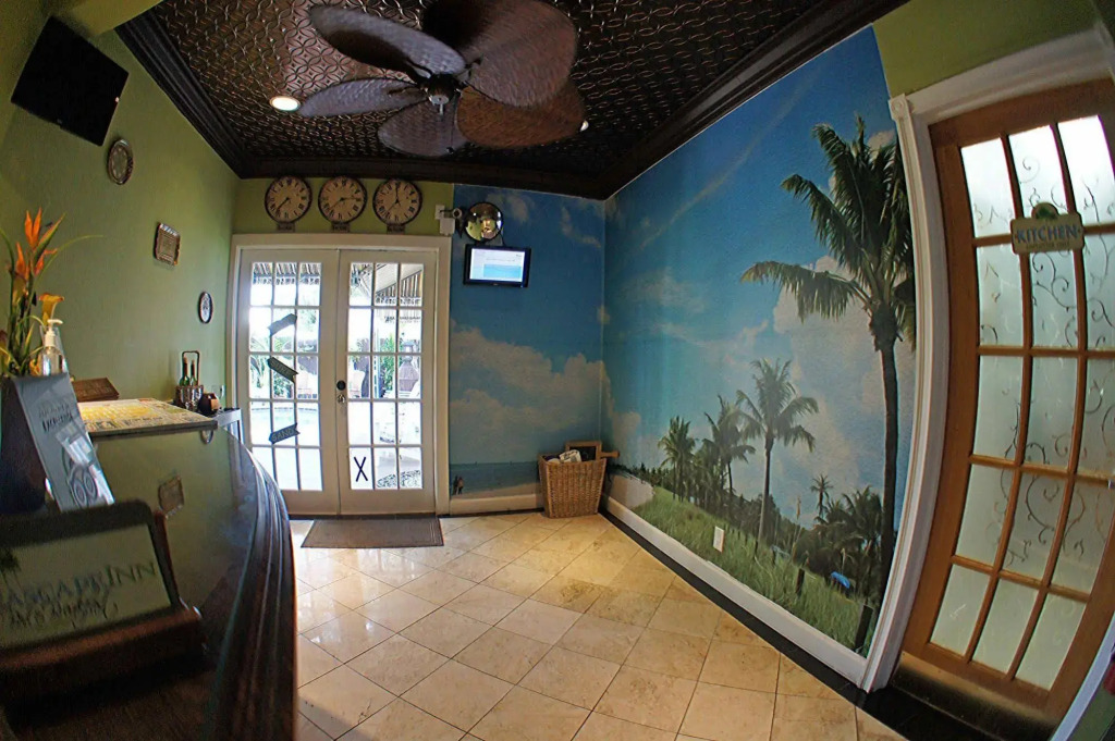 Seascape Tropical Inn