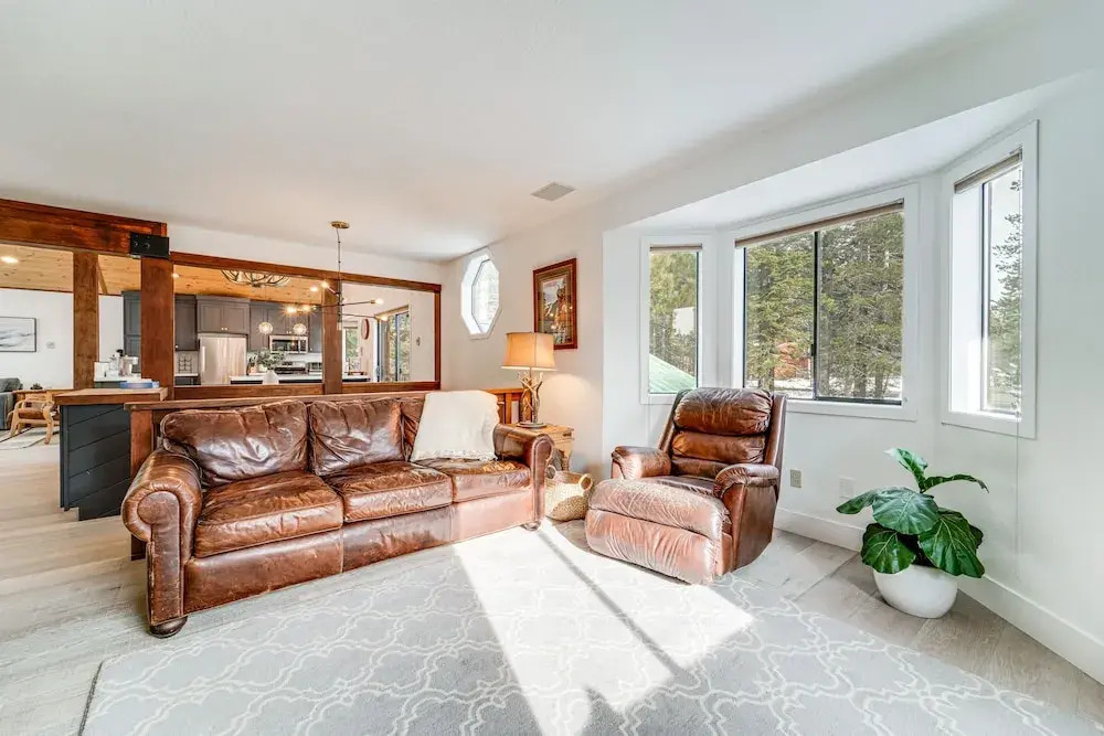 Updated Tahoe Donner Cabin w/ Golf Course Views!
