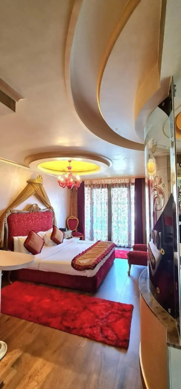 Q Hotel
