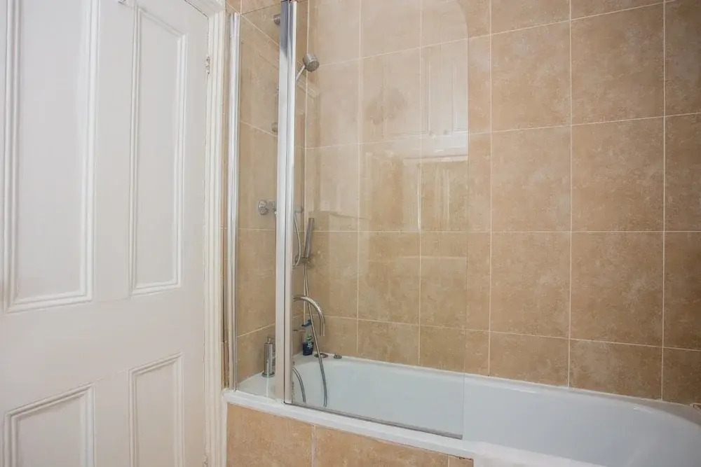 3 Bedroom Apartment by Battersea Park