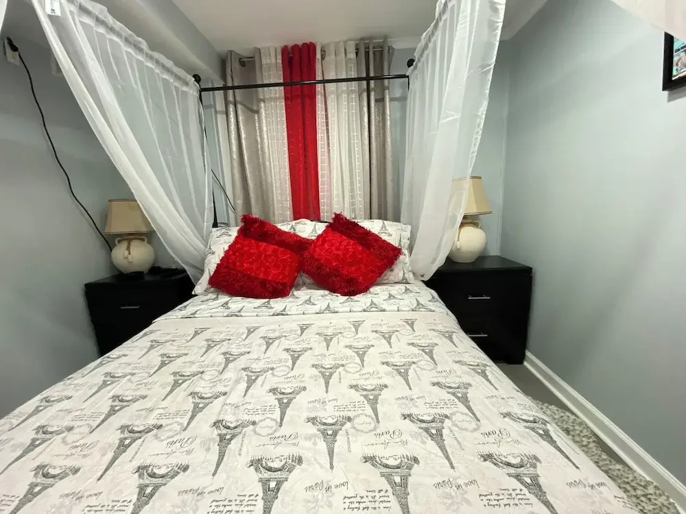Nice one bedroom apartment at 15 minutes to New York excellent bus transportation