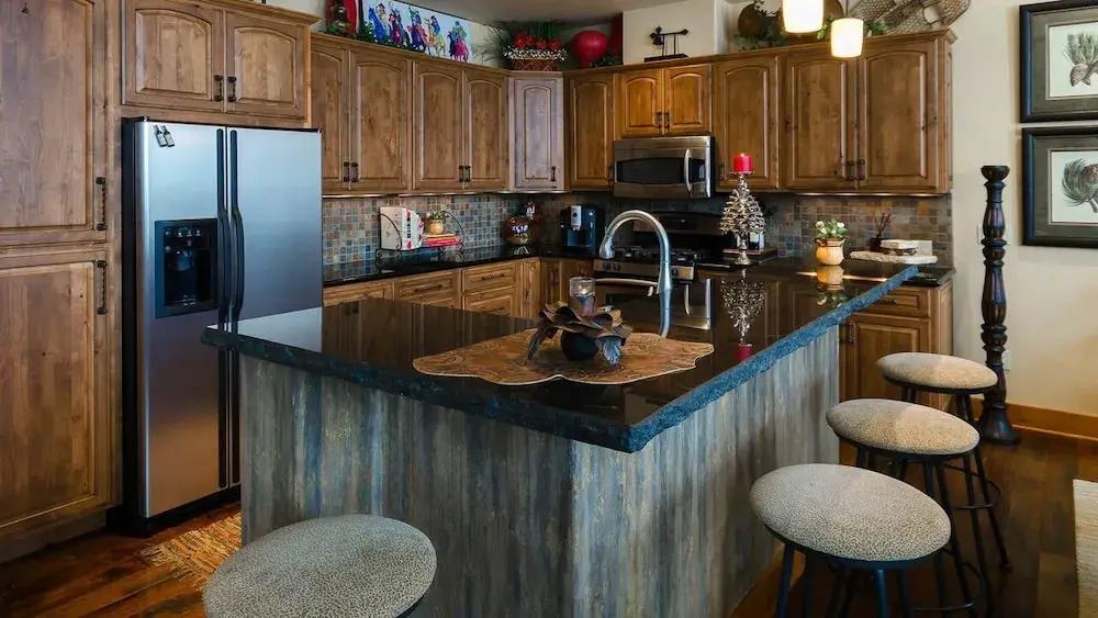 5th Street Penthouse 3 BedroomCondo By Moving Mountains