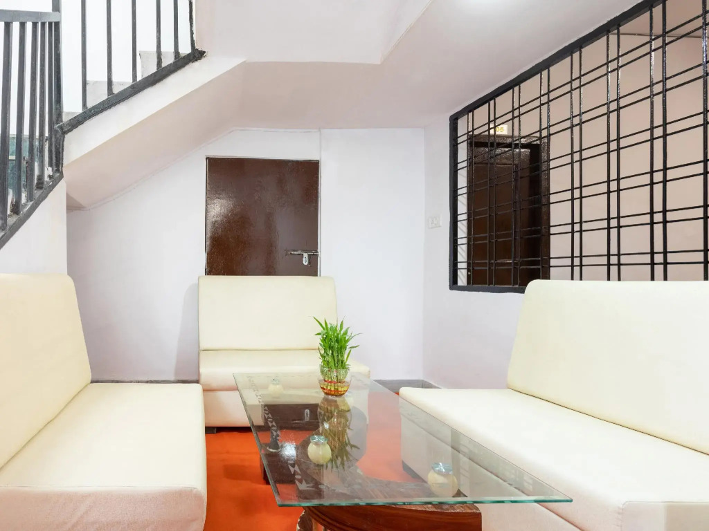 OYO 28691 Hotel Golden Star
