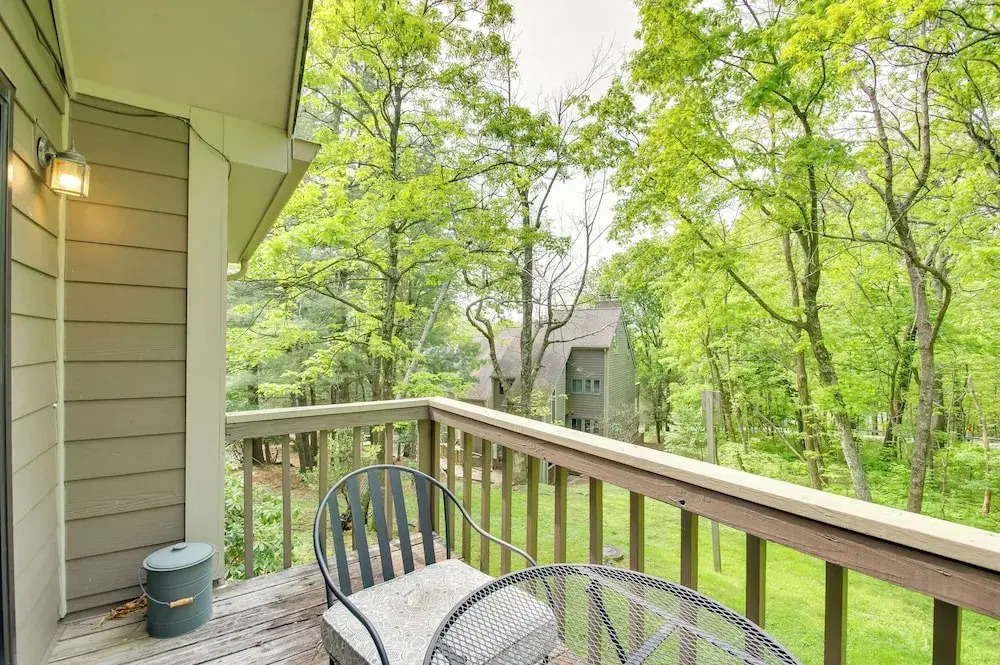 Second-floor Condo w/ Community Pool Access!