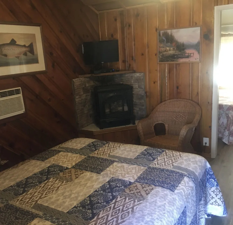 Rainbow's End Resort on Rainbow Lake