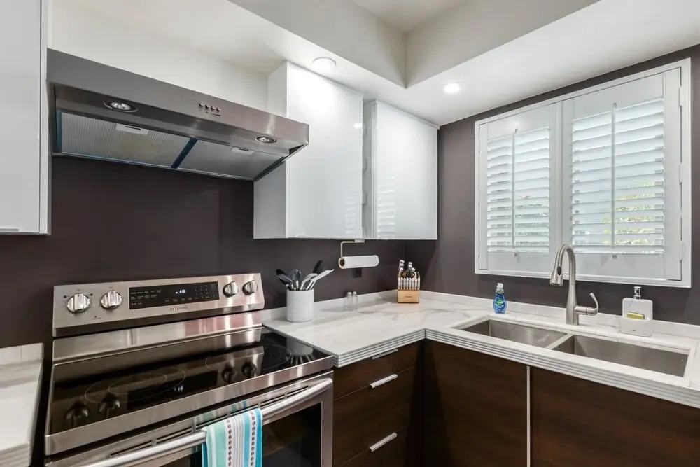 New Listing! Modern Scottsdale Townhouse! Close to Everything! by Redawning