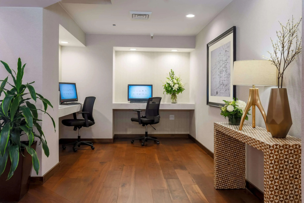 DoubleTree Suites by Hilton Hotel Sacramento - Rancho Cordova