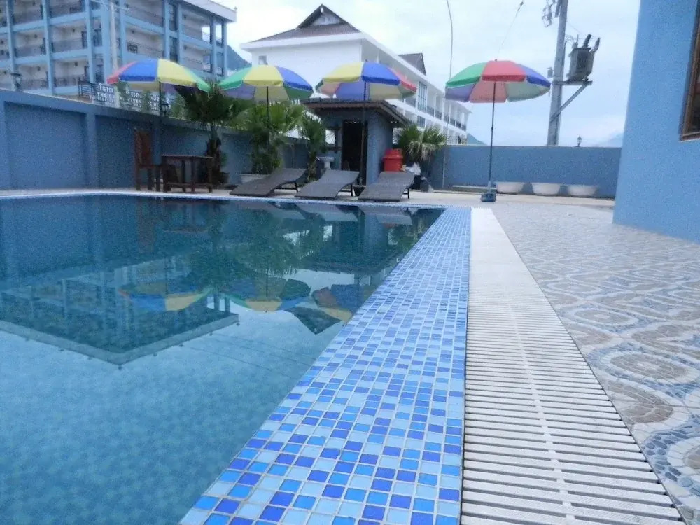 NuttyPhoy Hotel