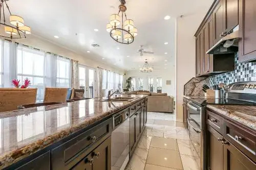 Spacious 4BD Luxury Penthouse with Balcony