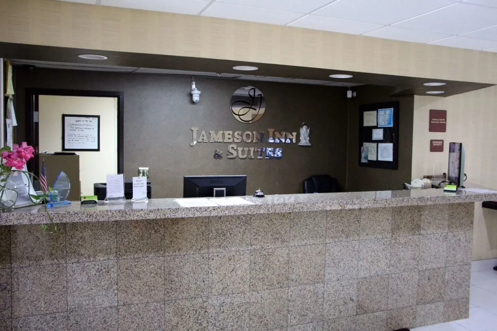 Jamestown inn & Suites
