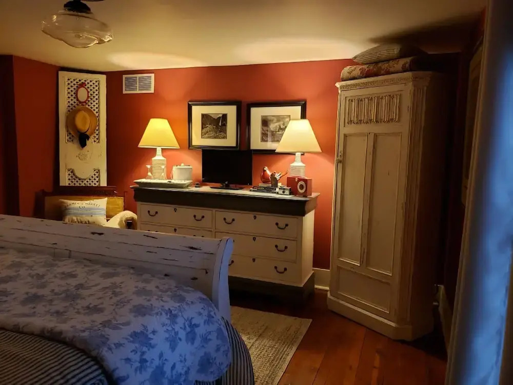 Applesauce Inn B&B