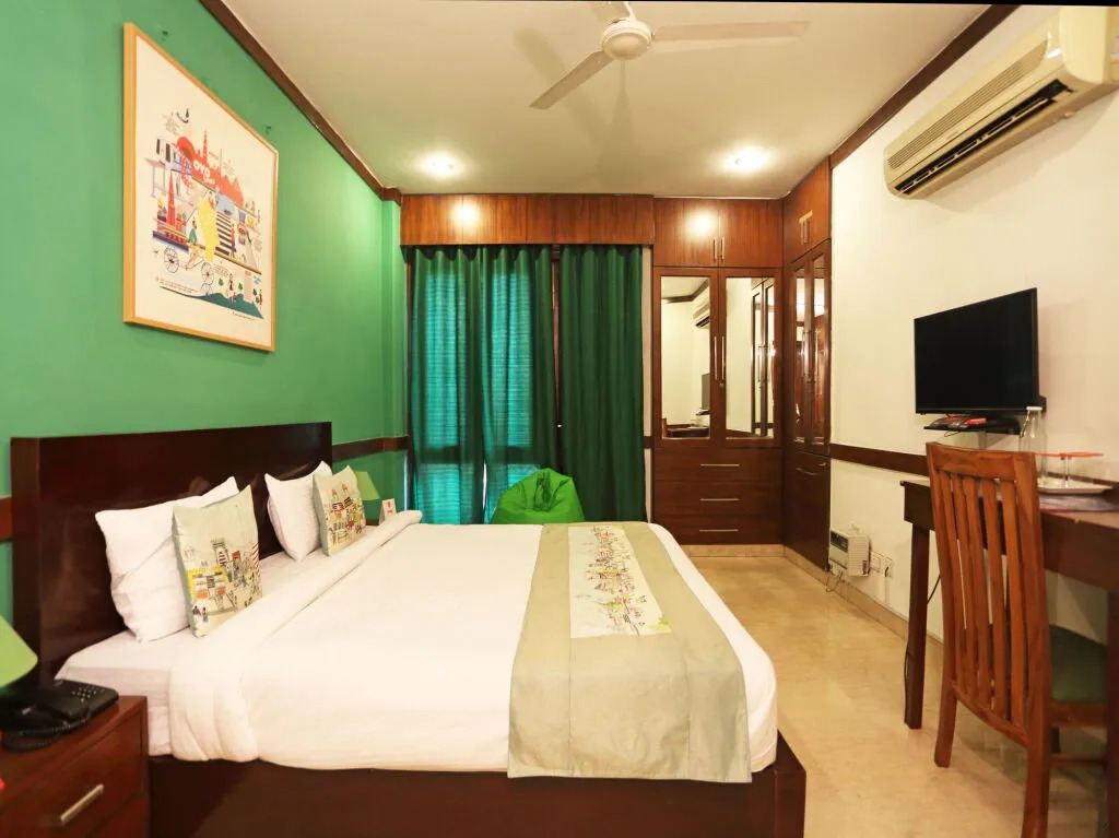 OYO Flagship 5265 Hauz Khas Metro