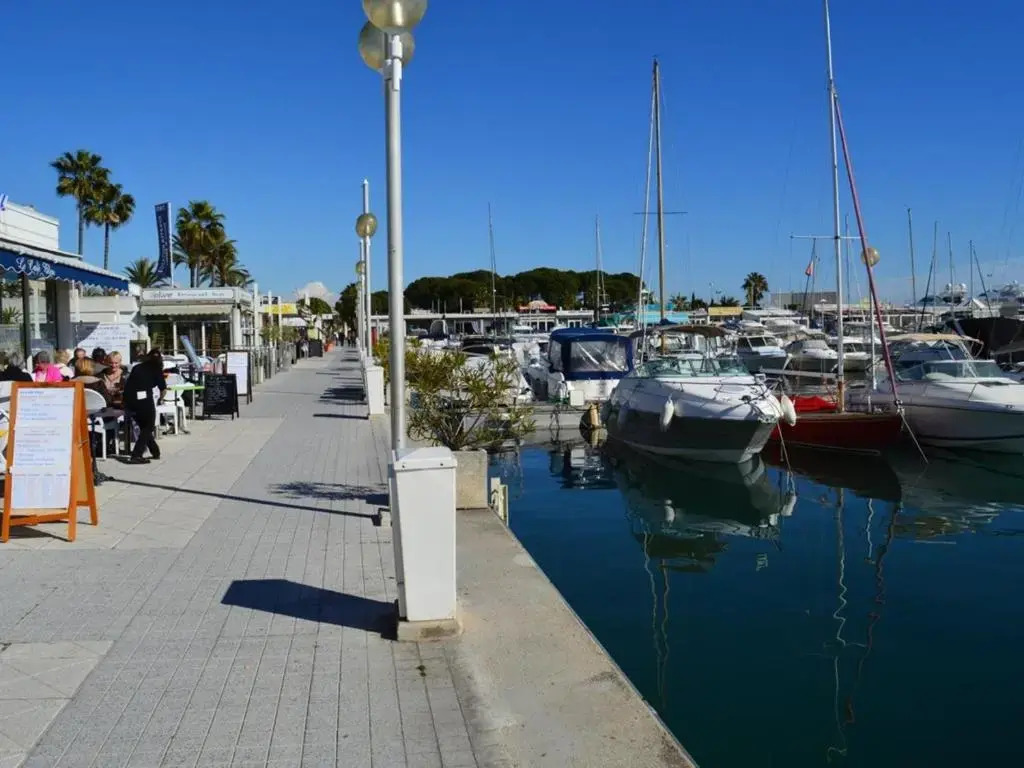 Appartement Golfe Juan, 1 pièce, 2 personnes - FR-1-252-62