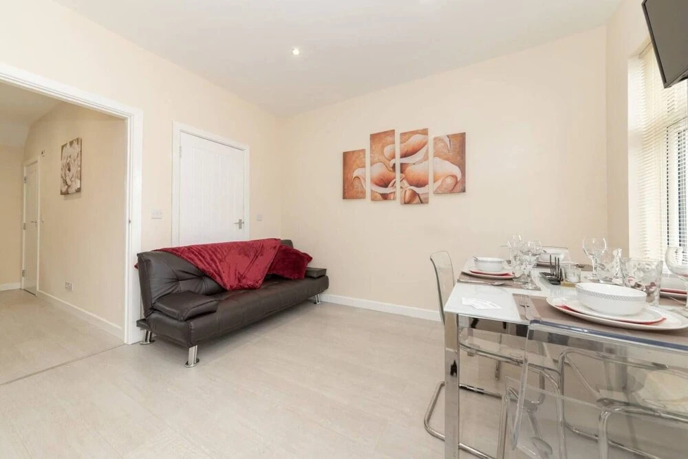 Homely Spaces Large 2-bed Apartment in Bedford