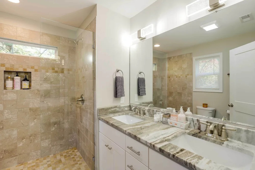 Luxe Mountain Home Near Ridgecrest & Asheville!