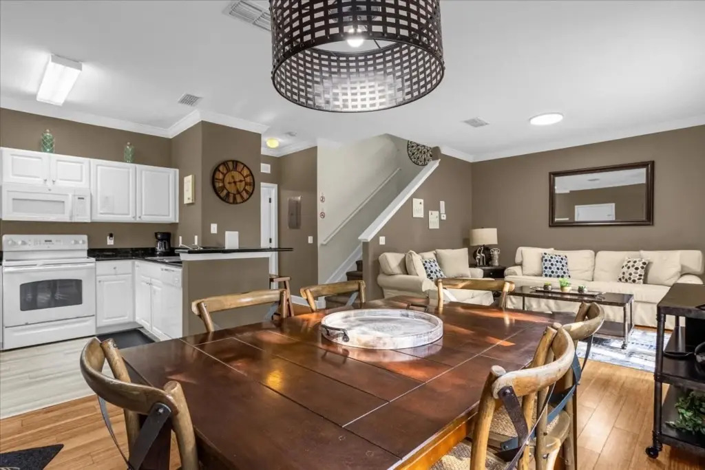 4 Bd 3 Ba Lucaya Village 4-105