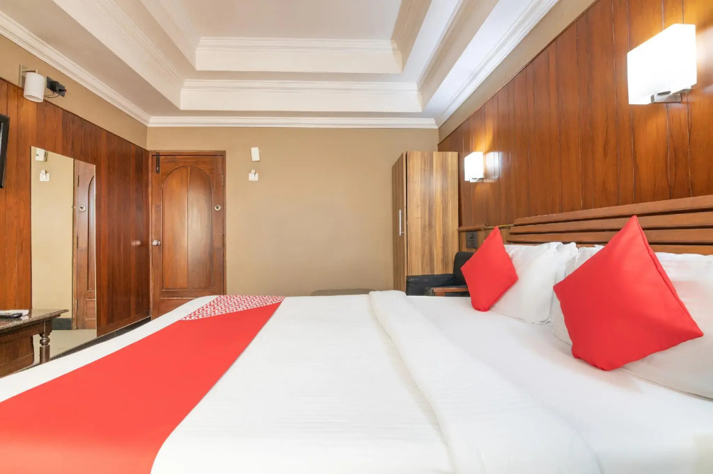OYO 3778 Hotel Pulkeshi