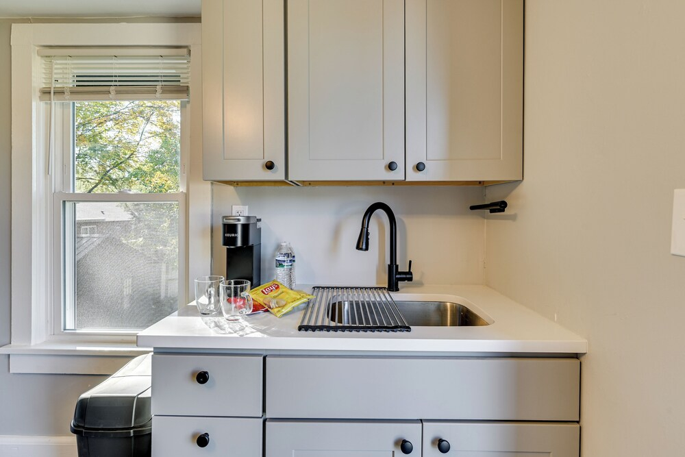 2 Mi to Uptown: Centrally Located Kingston Apt!