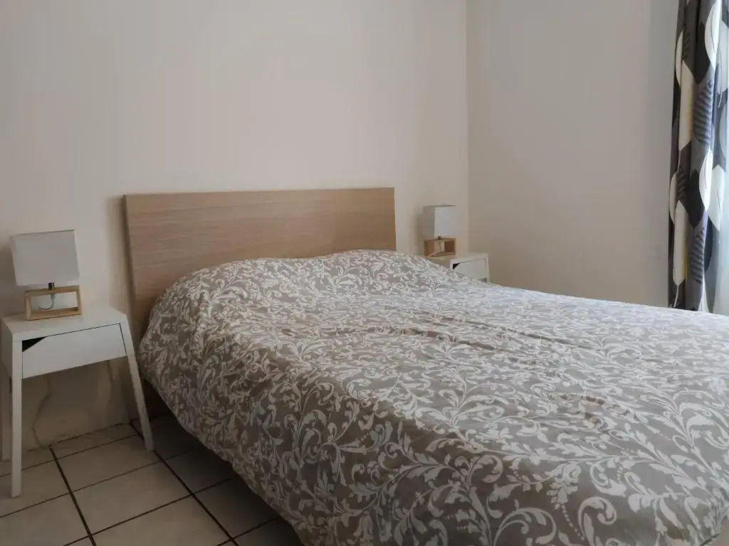 Modern apartment and studio near the metro