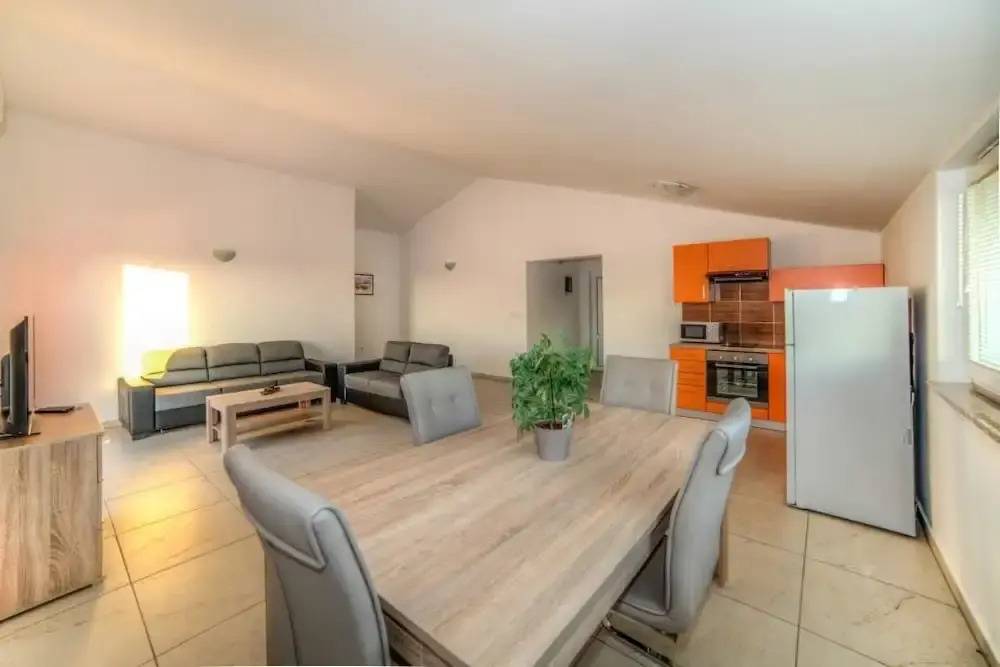 Apartments Orange Medulin