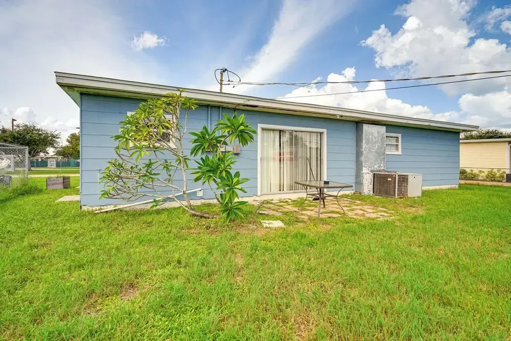 4 Mi to Ponce De Leon Park: Punta Gorda Home