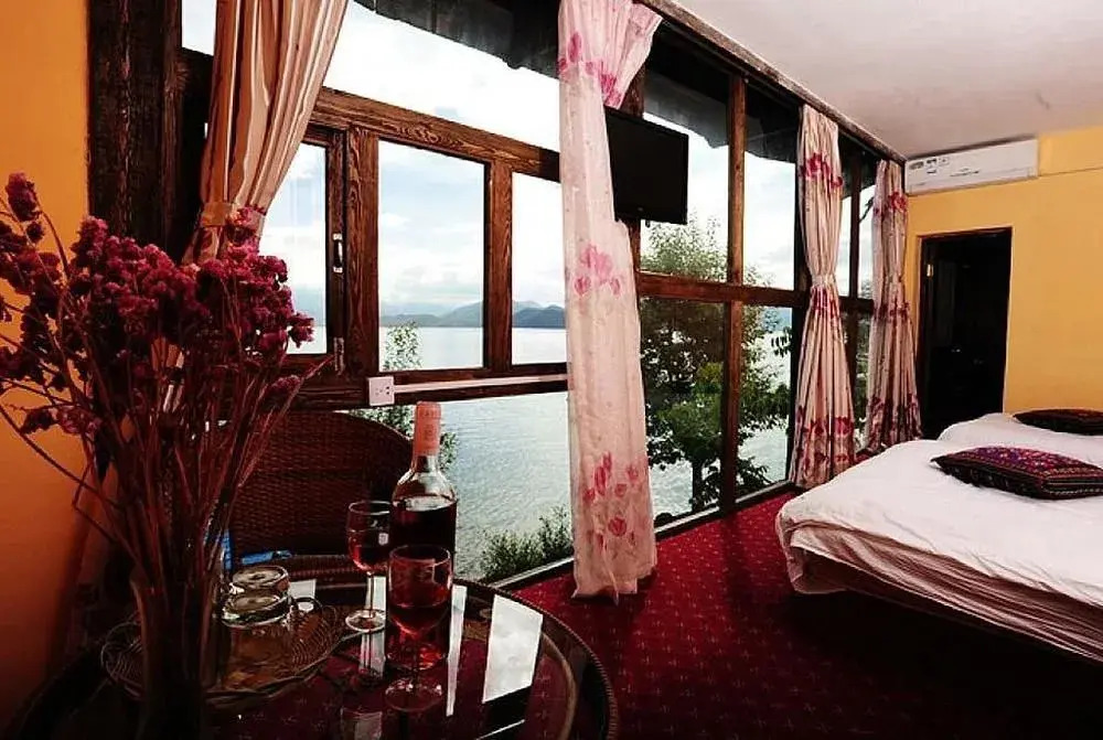 Lijiang Lugu Lake Nv'er Garden Hotel