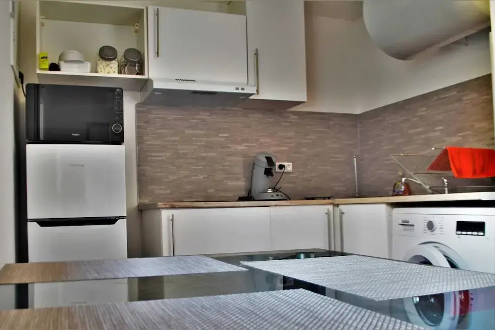Beautiful New Apartment at Saint-Charles Station