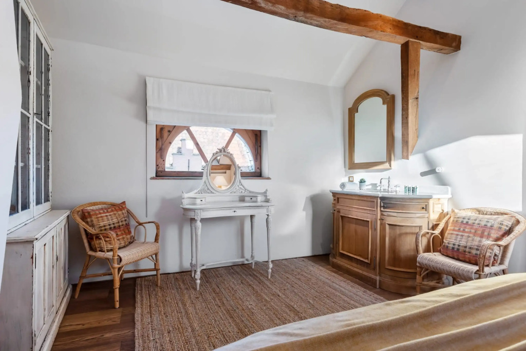 Beautiful and authentic penthouse in Bruges center