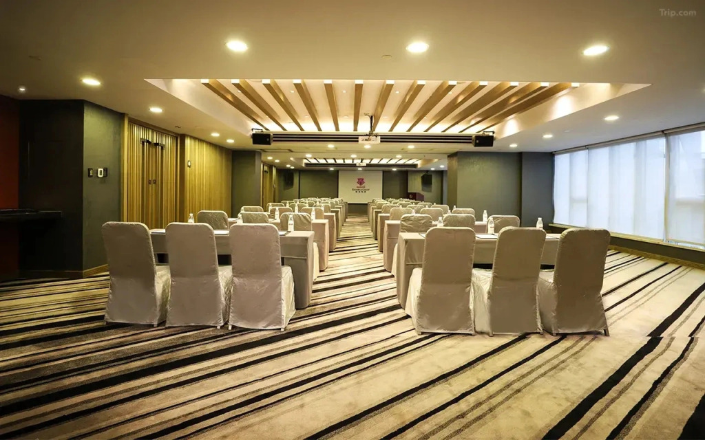 Отель Zhenyue Longbao Chengdu Taikoo Li Branch Chunxi Road