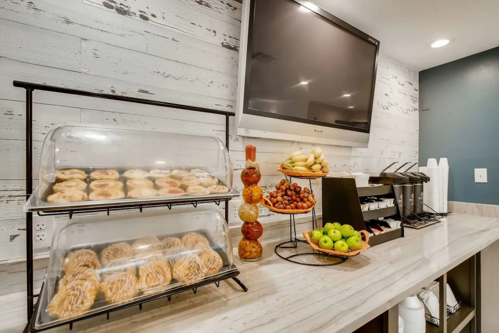 Orangewood Inn and Suites Midtown