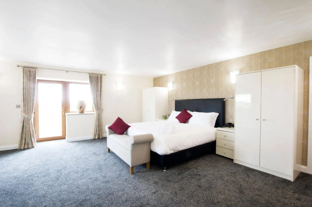 Oak Royal Hotel
