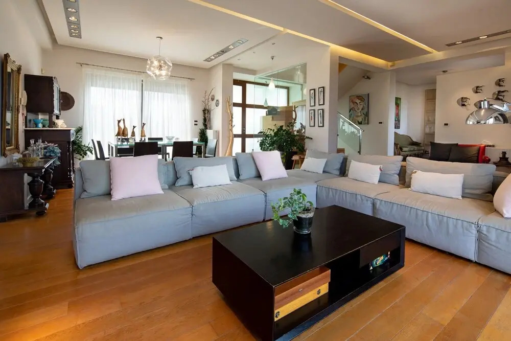 Mountainside Villa w Pool gym 500m to the Beach