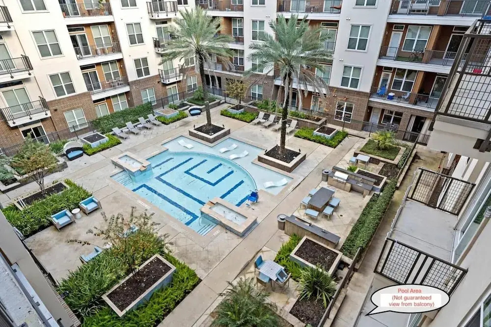 Amazing 1 Bed Apartment with fast wifi,parking gym and pool!