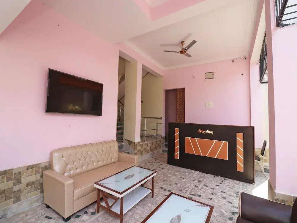 OYO 33471 Hotel Magadh Empire