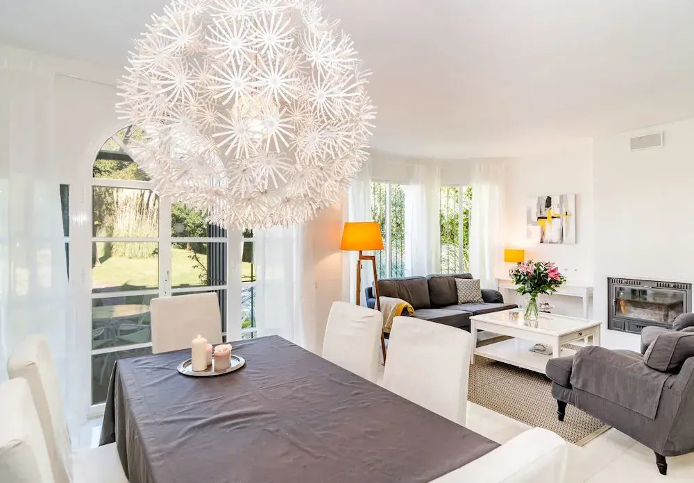 SE-Spacious townhouse in Nueva Andalucia Roomservice
