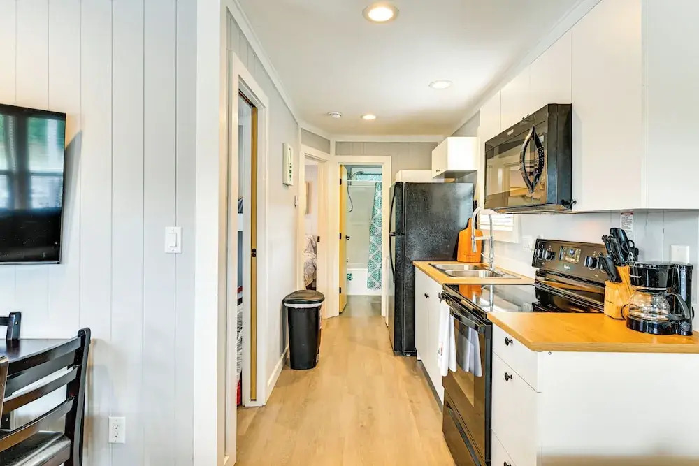 Waterfront Living & Resort Perks! Lake Norman Stay