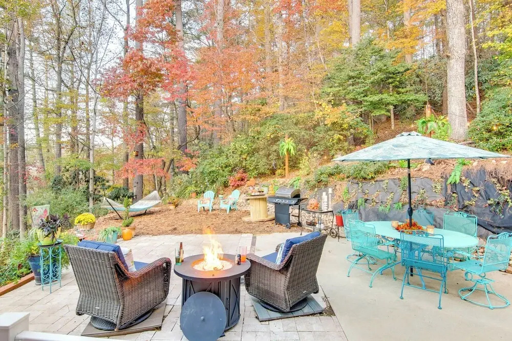 Blue Ridge Mtn Retreat: Porches & Creek Access