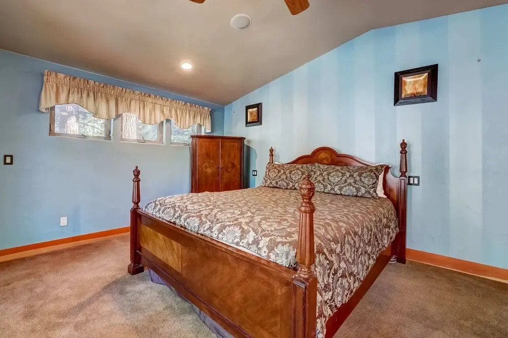 Stunning Forest Retreat - Walk to Upper Truckee River!