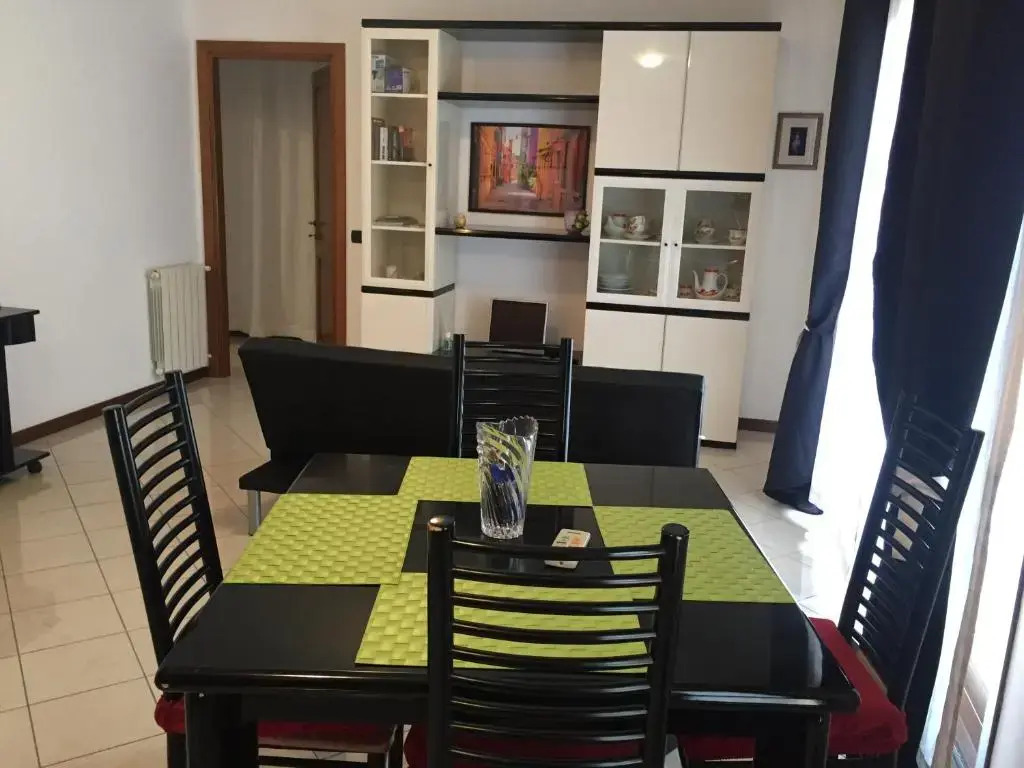 Via Acquedotto N. 66, Condominio "Le Piramidi"
