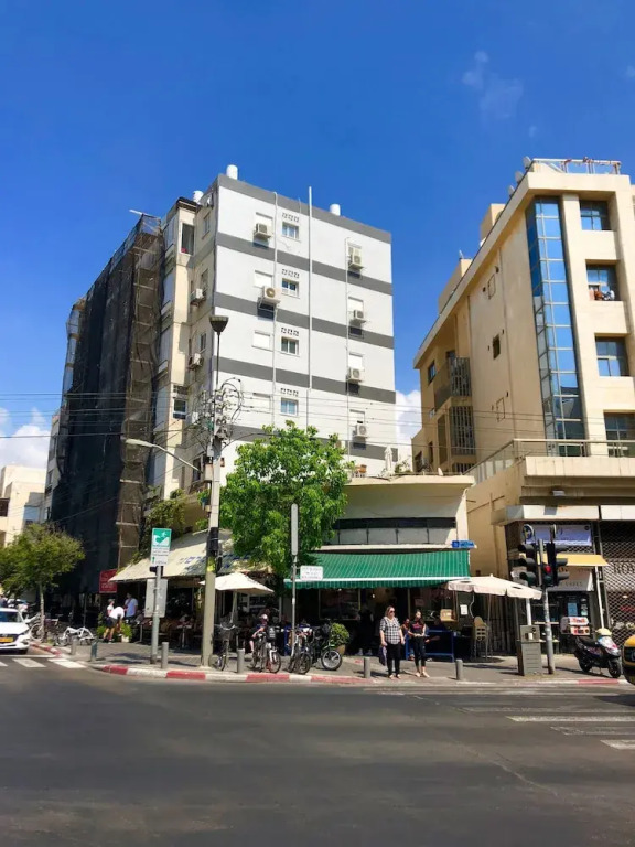 Cozy Studio on Frishman Ben Yehuda
