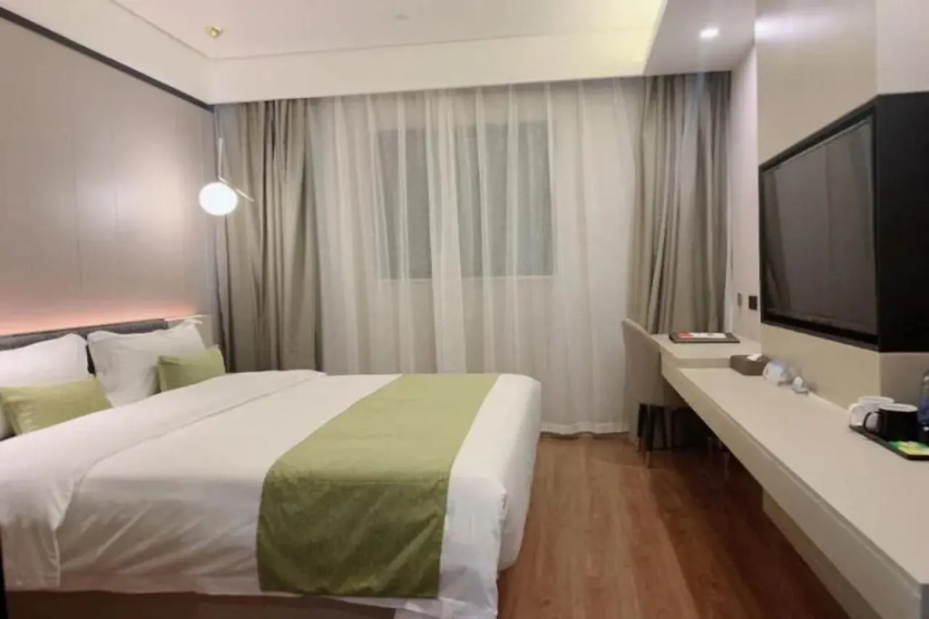 Gya Jiaxing Pinghu City Wuyue Square Shengli Road