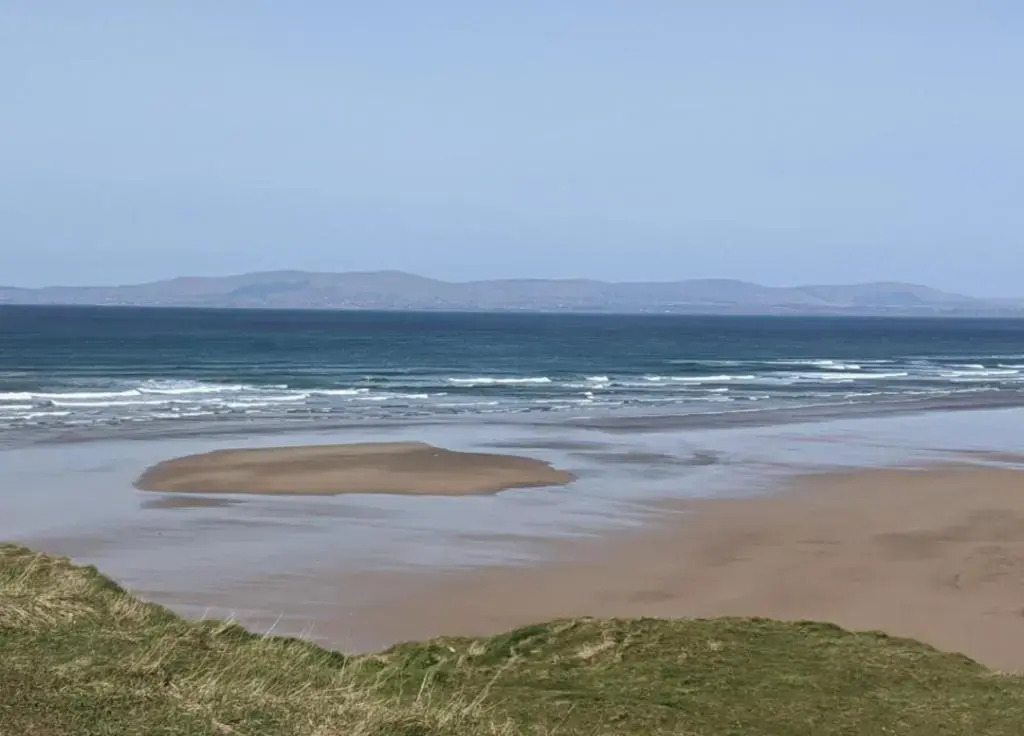 Luxury 3 bedroom house with peaceful garden, sleeps 6 and 2 mins to beach