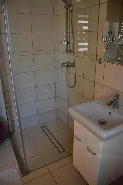 Domki Gala- blisko plaży, basen z podgrzewaną wodą , sauna , parking