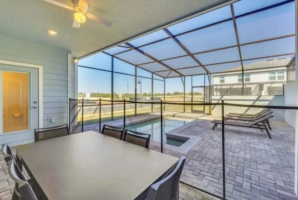 The Cutest Tonwhome & Private Splash Pool! 5 Bedroom Townhouse