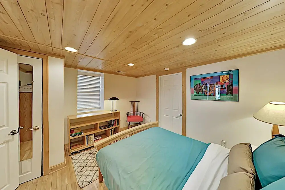 The Lime House W/ 2 Kitchens & Large Fenced Yard 4 Bedroom Home