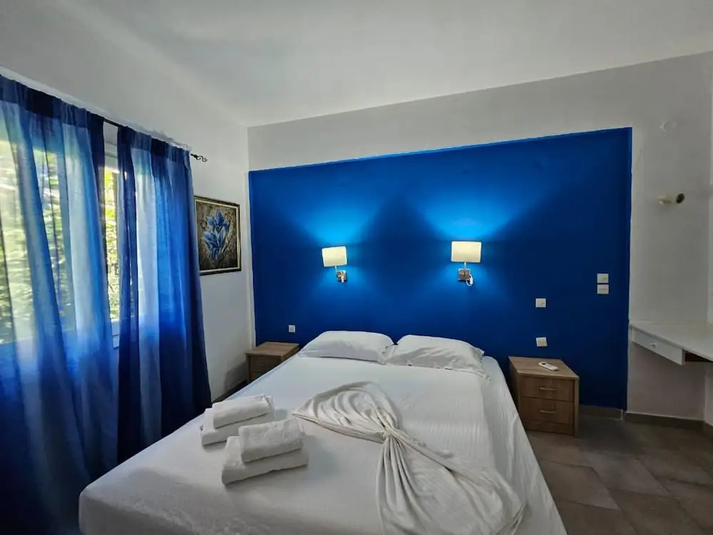 Corfu Glyfada Menigos 150