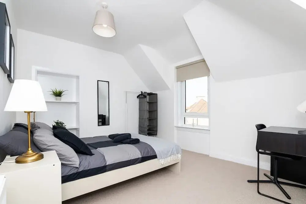 2 Bedroom House-free Parking