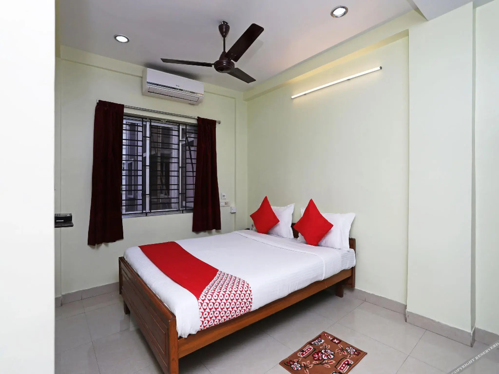 OYO 14818 Sudarshan Apartment